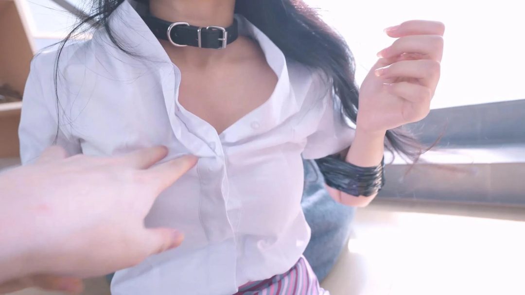 《美女空姐劫持记2》字幕版 被变态司机以视频做威胁逼迫玩一场无法获胜的游戏，游戏过程中却还要被强行玩弄，一边舒服一边呜呜叫，输了还要被绑成K9爬行，跳淡+狗链+手撕丝袜+手铐+脚铐-8