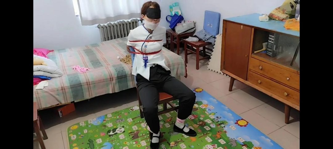 饭店服务员下班遭遇入室捆绑（放置，无奈被迫忍受）-5