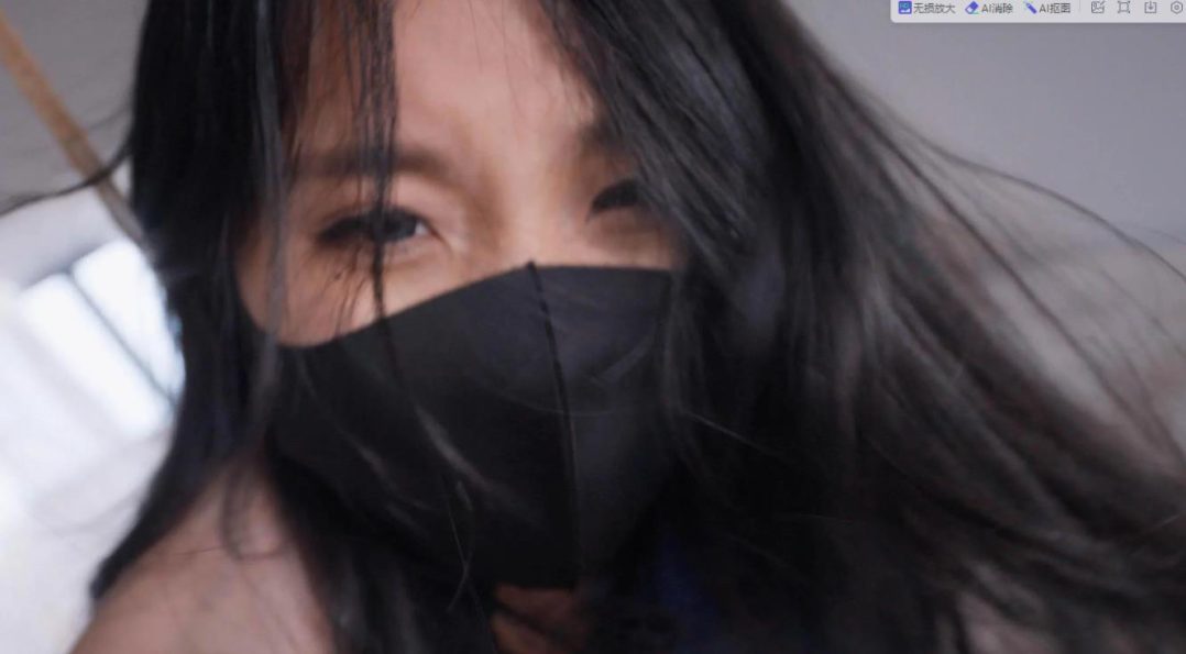 《女巡逻官》女巡逻官贴罚单被记恨强行绑架拖回家！！-5