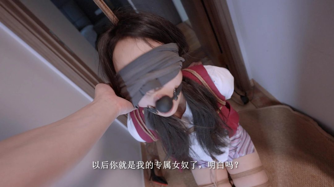 【悠米定拍】《女白领的危机1》女白领被（BT邻居尾随迷晕），（超痛跪吊缚和麻花腿折磨）（股绳拉扯下_体由痛转享受），（假阳具狂抽蜜嘴流口水）最后被驯化成BT邻居女奴。-11