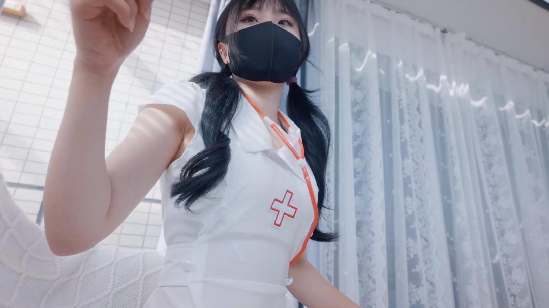 【悠米】《放学后的保健室》男同学借着发烧的名义来医务室看病，量完体温，护士小姐打算给他开点药，转身去拿药的时候，被学生从后面捂住口鼻迷晕了过去-2