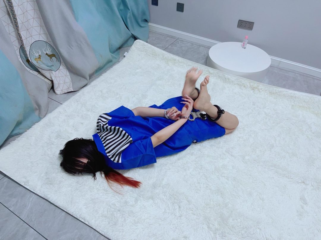 糖糖女囚幻想-镣铐初体验、女囚训诫、强制裸足、指令训练、羞耻展示、镣铐放置过夜、严厉管教-9