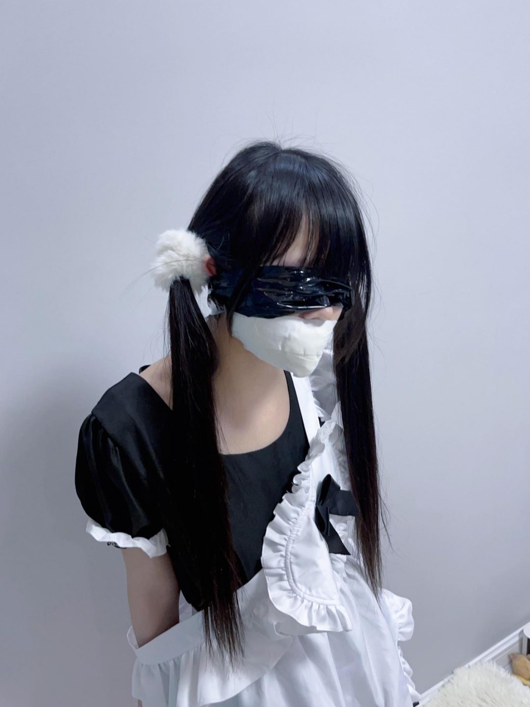 茶茶女囚体验5-体罚系列！多层严密堵嘴+带重镣在指压板上深蹲、罚站。折磨娇嫩脚底，疼的小脚颤抖~-6
