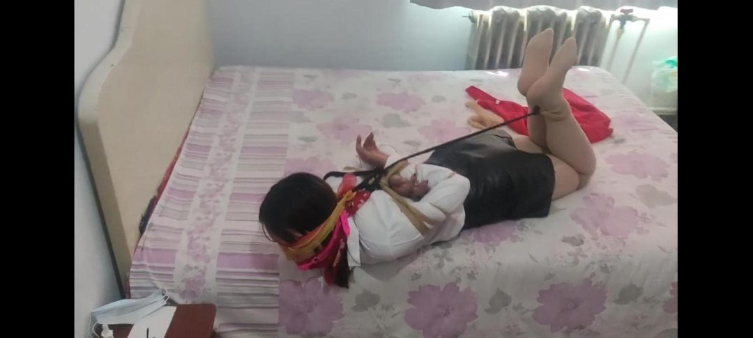 剧情：女技师落入圈套（丝巾堵嘴，蒙眼，绑好牵着走）-3