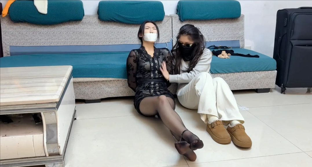在游戏开始之前·小女王双丝全包绝望装箱-5