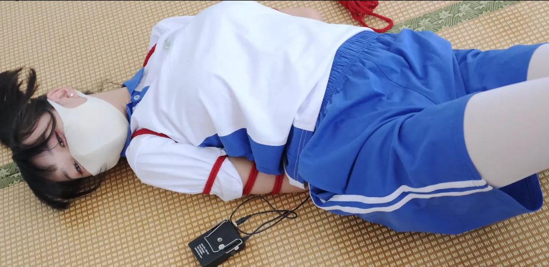 绑架女高中生18岁 女战士 国服女高 双马尾 中式校服 蛇缚 挣扎 逃脱游戏 户外押解-2