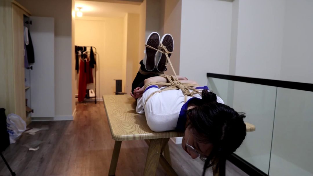 半袖校服眼镜小妹的特殊实习第一季-8