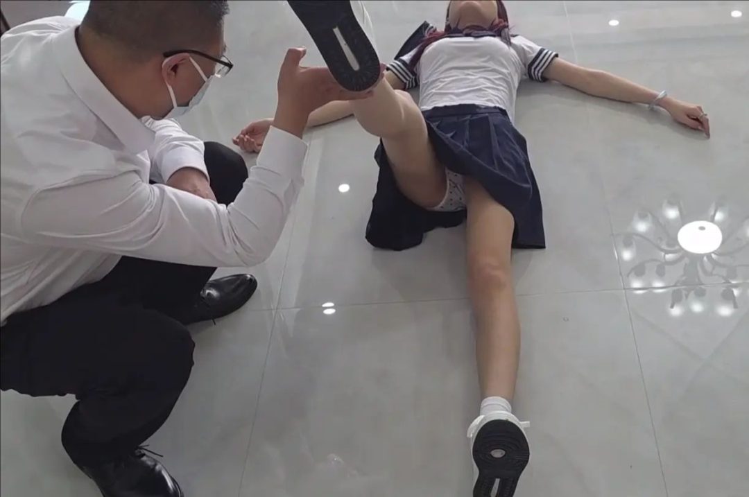 被尾随的女学生-4