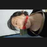 十九岁女大学生被两个男人侧吊荡秋千