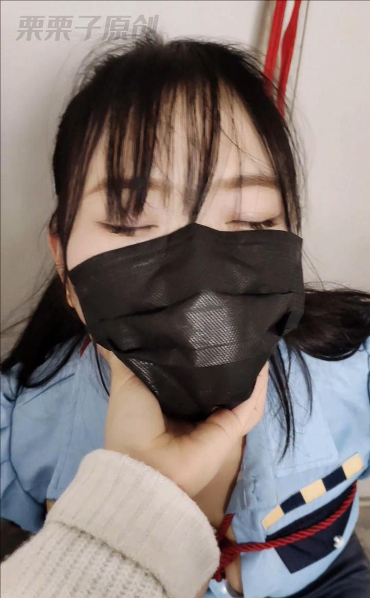 《被折磨的女搜查官 01》 户外、楼梯间失禁、快乐蛋控制、短裙、制服、黑丝、高跟鞋、胸缚-9