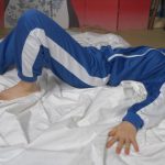 贝壳头，校服棉被包裹