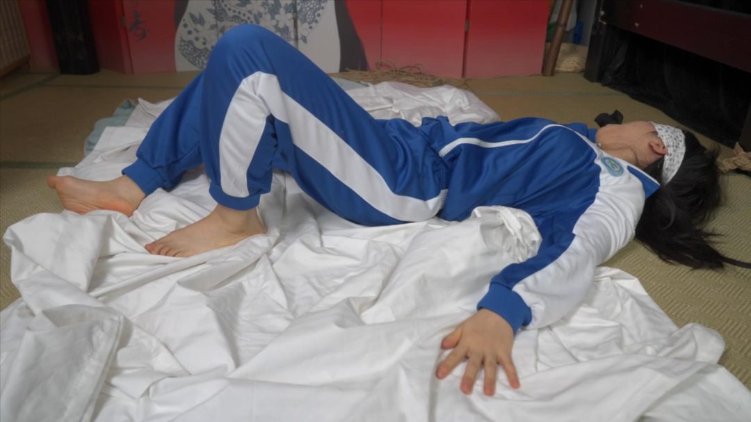 贝壳头，校服棉被包裹-1