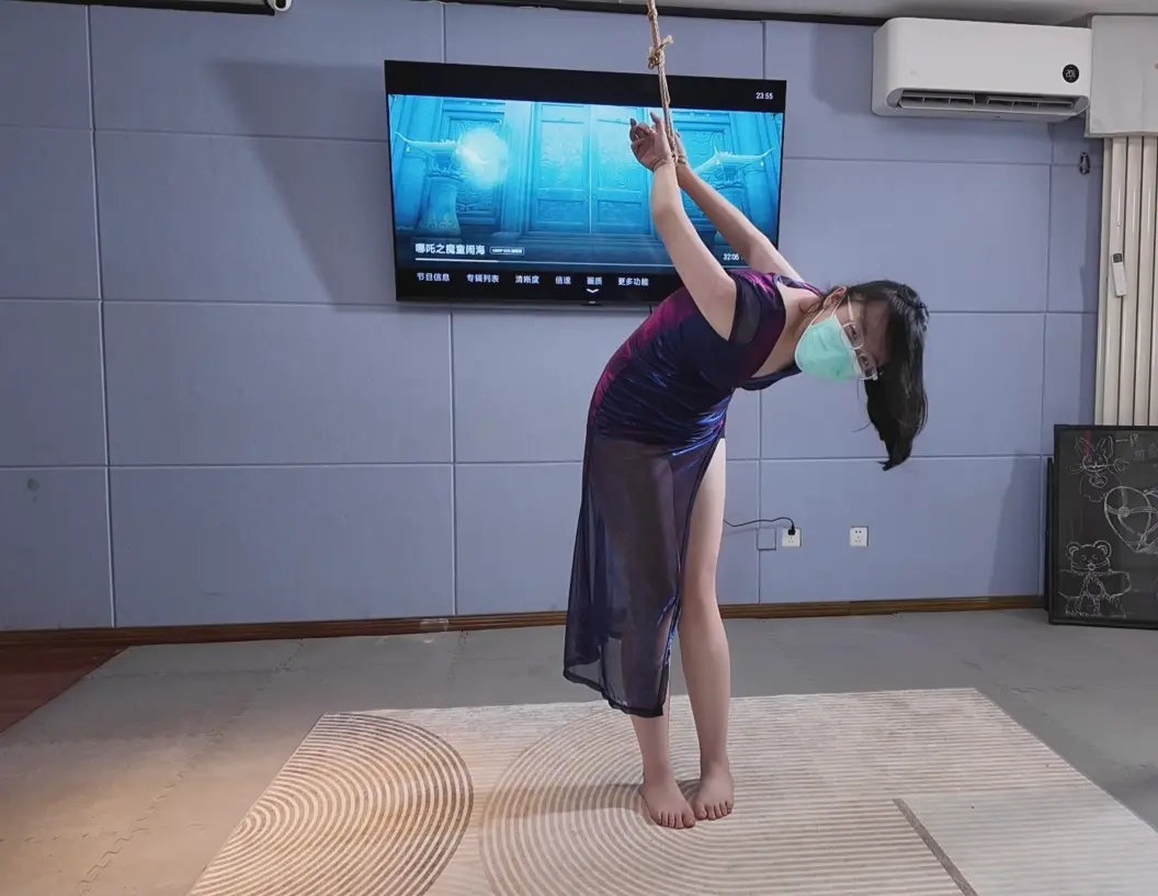 绳子捆绑折磨李佳怡-4
