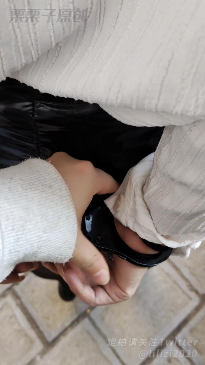 《自缚的黑丝女秘书 03》超市、户外调教、伸缩假丁丁、OL女秘书、黑丝、高跟鞋、龟甲缚-6