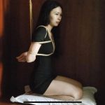 蓝羽柜子里的女孩