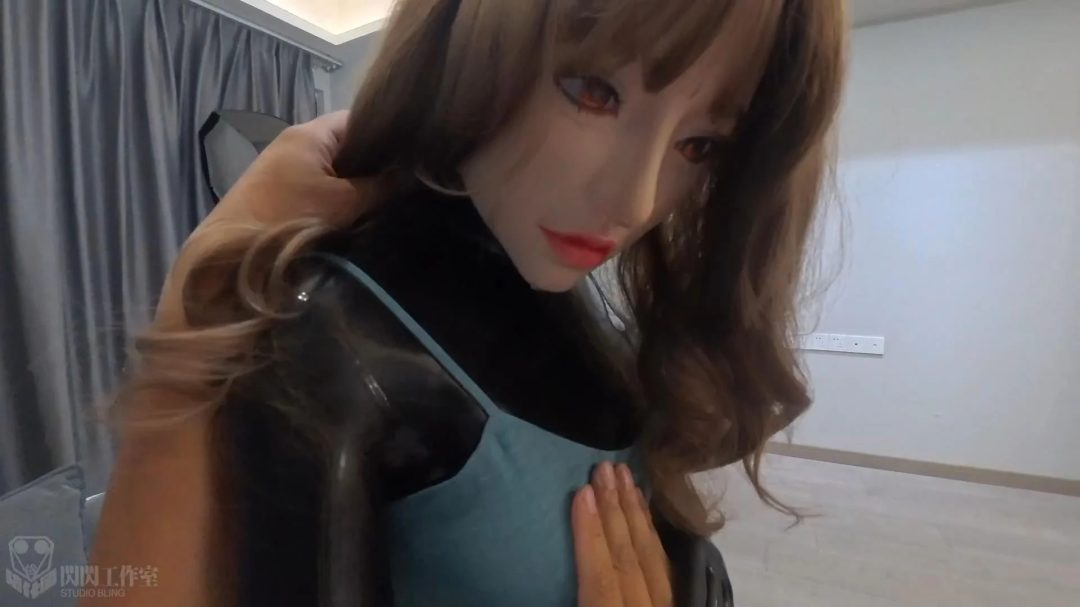 突然登门造访的神秘女子，穿着严实不露一丝皮肤，居然戴着仿真面具，还邀请我玩奇怪的游戏-6