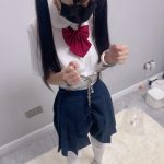 茶茶女囚体验5-双马尾白丝萝莉佩戴镣铐展示+铁链股绳连接手铐