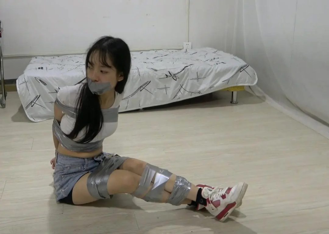 小luoli珊珊被入室抢劫紧缚绑架！（合集版）-5