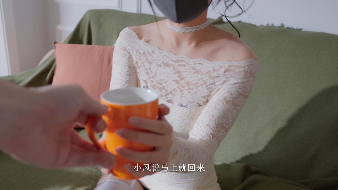《同学的后妈》少妇未抵挡住年轻气息诱惑，湿身换装+柜中play+丝里丝+背德禁忌+Tk+SP+内陷股绳固定-4