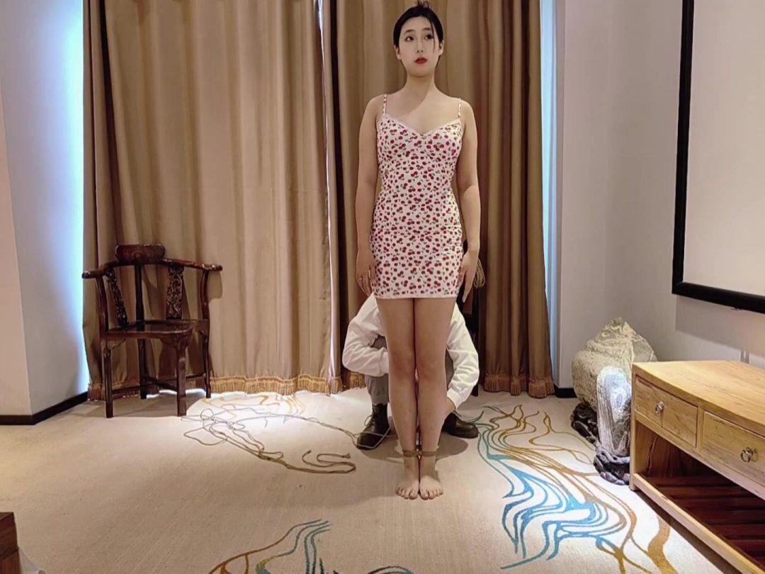 【一条】大胸妹一条红裙初试爆杀流紧缚-2