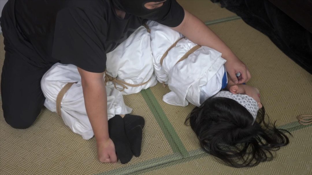 贝壳头，校服棉被包裹-5