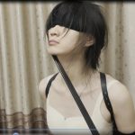 线下真实调教之反背拘束衣+惩戒垫罚跪+强制踮脚脚拷，皮皮今天玩了个不一样的拘束具