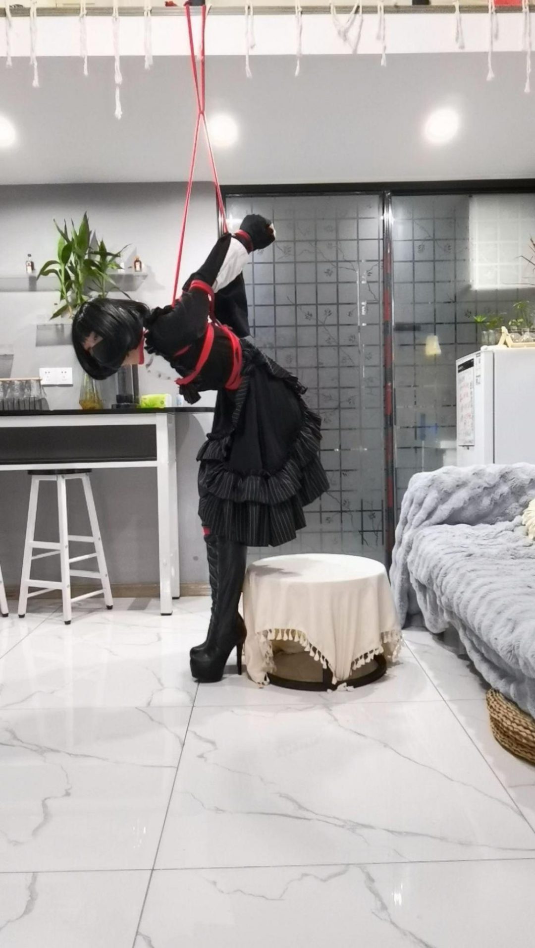 高跟直臂后手吊自缚-6