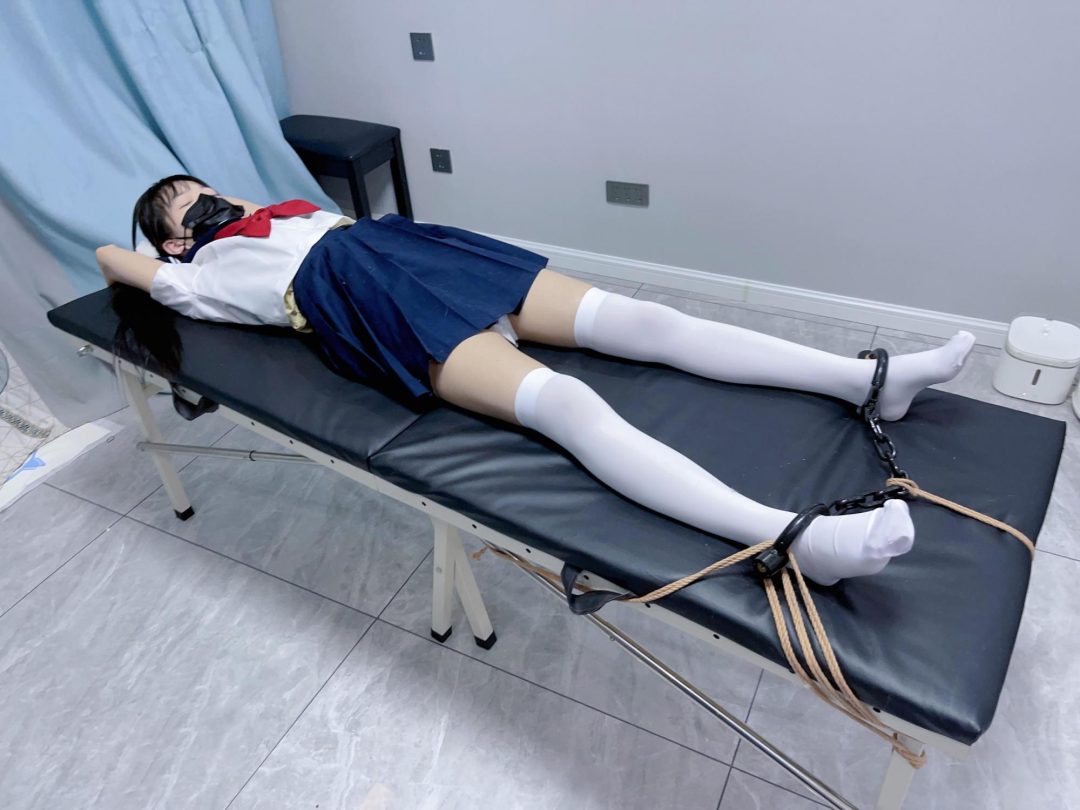 jk少女茶茶女囚体验4-镣铐TK、镣铐展示、带镣脱缚挑战、戴镣穿脱白丝，裸足白丝一次满足！-8