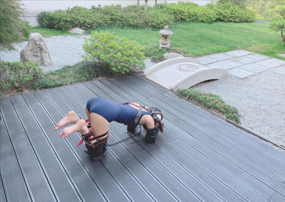茶茶的园林别墅k9套装人形犬圈养体验~快来圈养一只裸足双马尾萝莉吧!-4