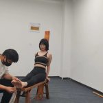 18岁女高小北来工作室定拍男绳师，体验捆绑老虎凳，中间夹杂着散鞭调情，各种工具tk,呻吟不断。