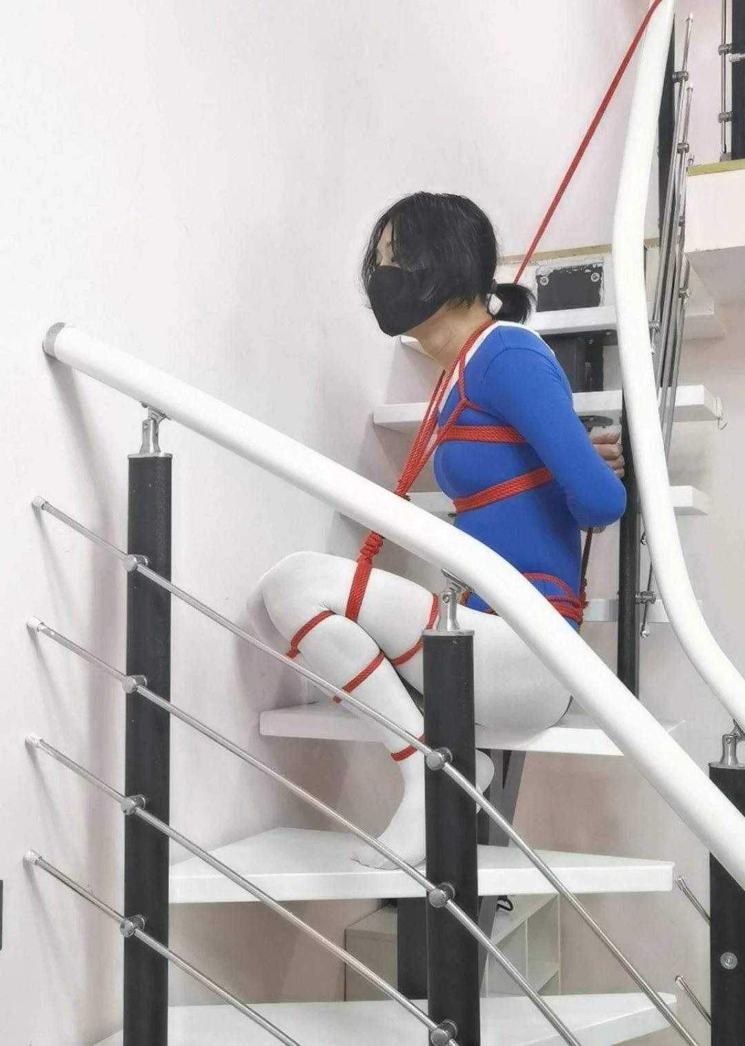 楼梯上的作死自缚-1