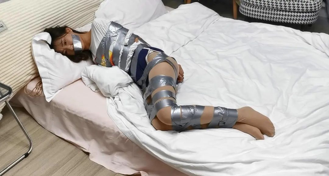 【奥特曼也很酷定拍】甘然小姐姐的捆绑封嘴蒙眼体验上：胶带篇-3