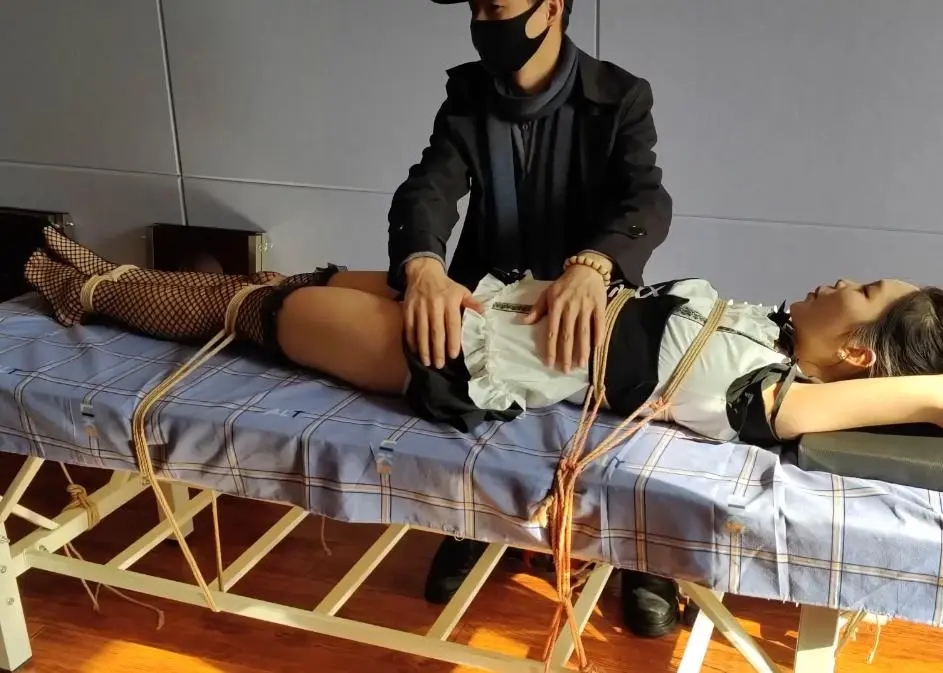 小女仆雨溪享受按摩服务-1