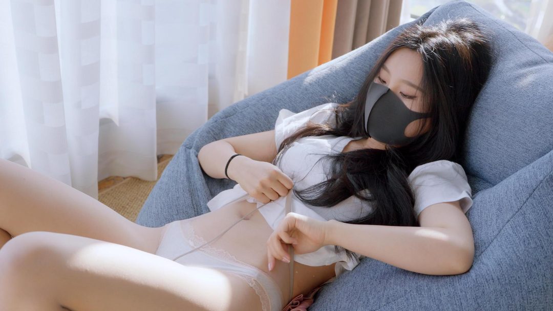 【悠米定拍】《调教女M5》美女外出 捂晕 驷马 丝袜勒嘴 胶带封嘴 大号口球 单手套 开腿器……-6