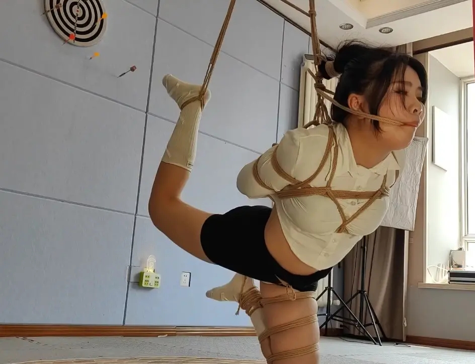 小小奈视镜，一边化妆，一边捆绑-7