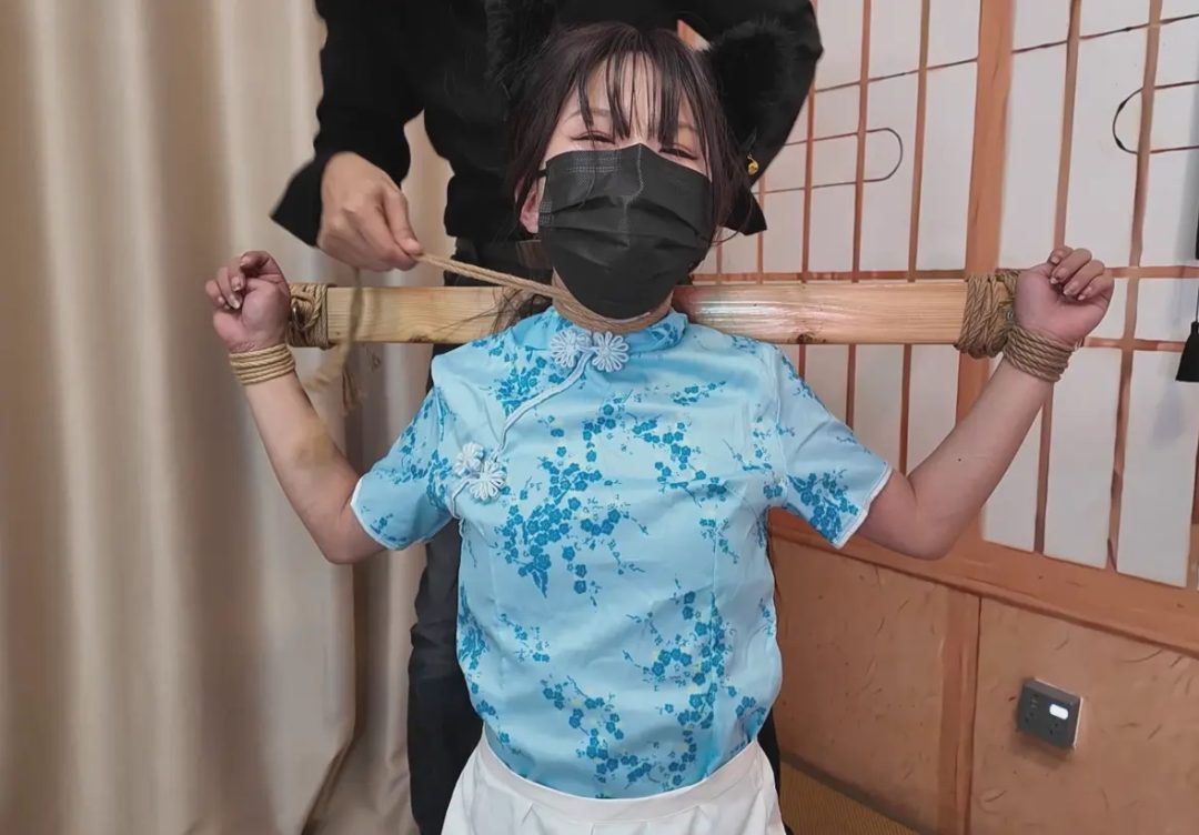 颜颜捆绑挠痒，黑暗放置被吓哭-5