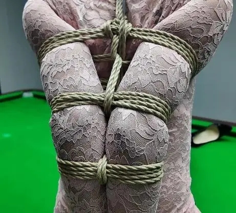 一绳所爱定拍，杨若琳台球厅 丝袜驷马 堵嘴 胸缚 口球 直臂全身缚-3