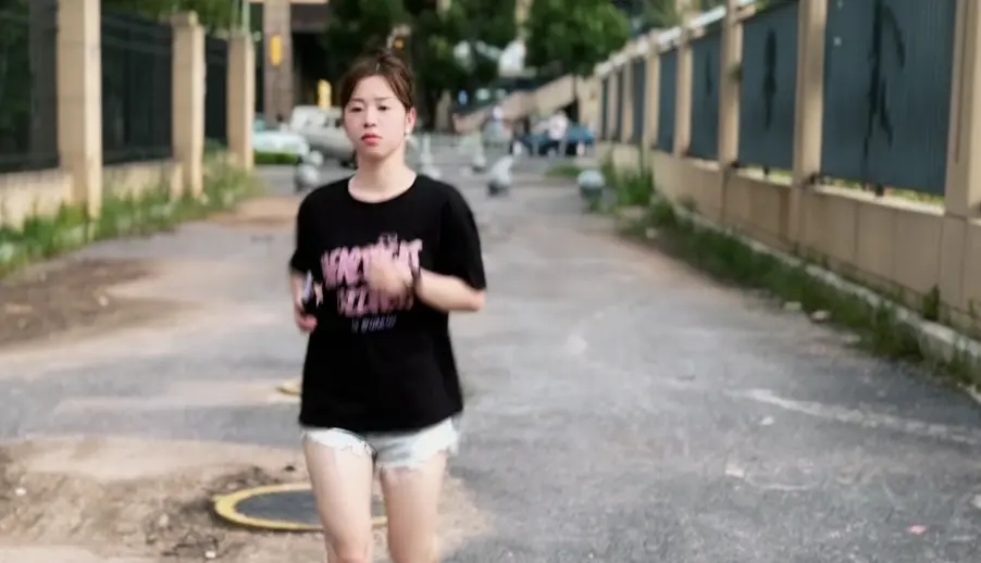 【比尔】高薪日结骗局之笨蛋女大-1