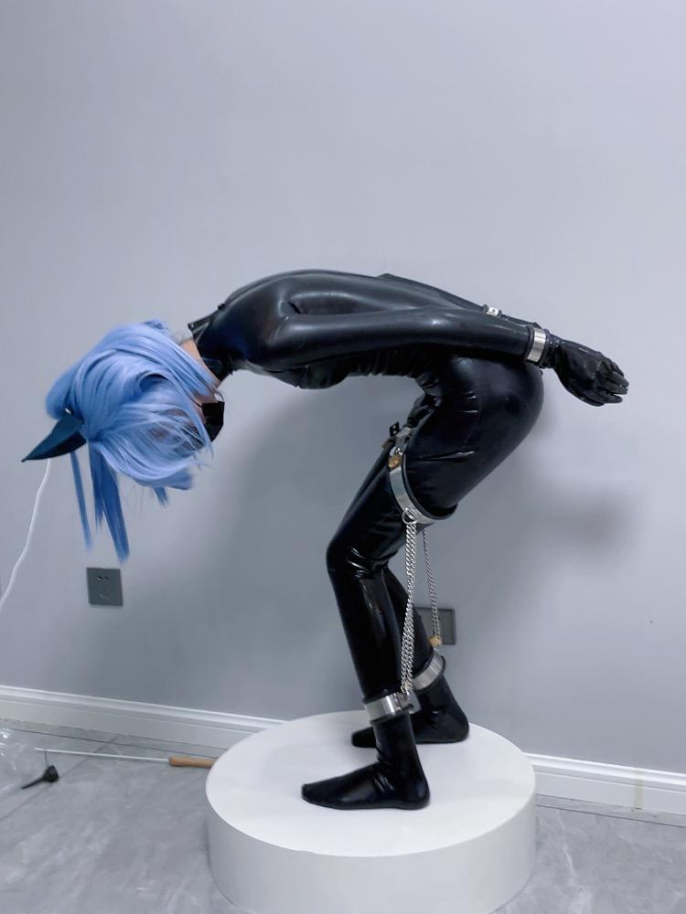 魔法少女cos-胶衣全身镣铐罚站放置！如果偷懒的话会被电击惩罚哦~-6