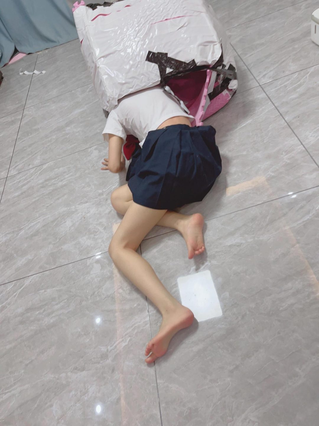 0.36m³的装箱挣扎闷绝脱出挑战-丸吞play！胶带加固、剧烈挣扎、裸足脱出-8