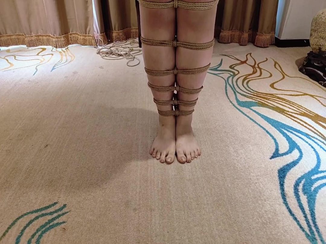 【一条】大胸妹一条红裙初试爆杀流紧缚-3