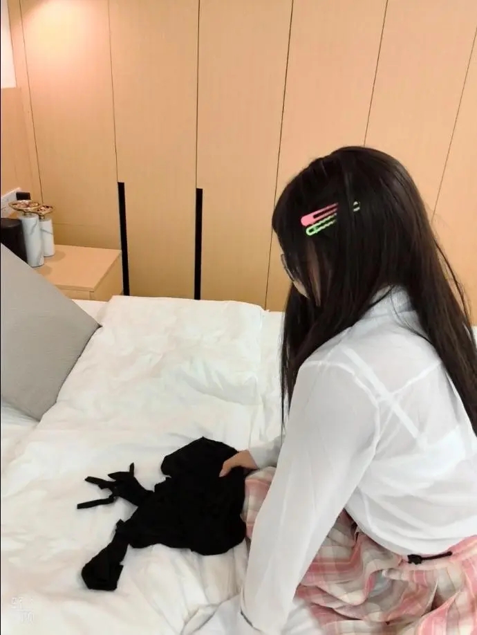 伪娘猫约玩！粉绳捆绑胶带封嘴！-9