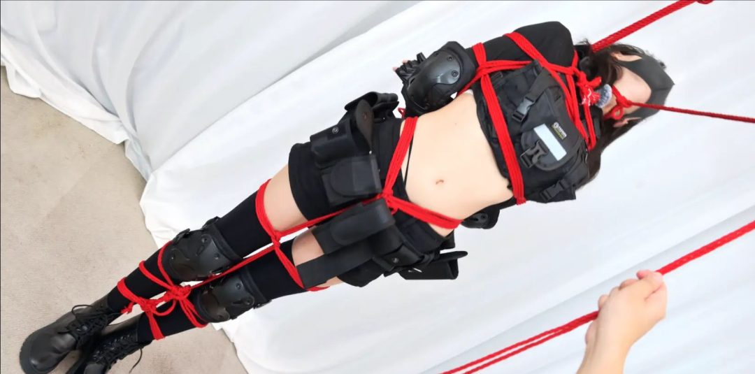 武装娘的极限绞刑 女战士 武装娘 极限绞刑 扼颈 蛇缚 绝对领域 被俘女战士小姐姐挑战最长时间绞刑调教 长时间缺氧浑身战栗-5