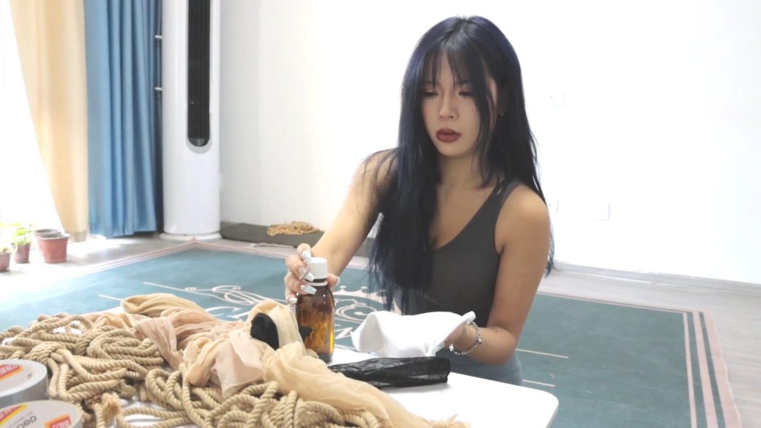 得意客定拍.租房惊魂01.独居女孩赢来了新的女租客or劫匪.-3