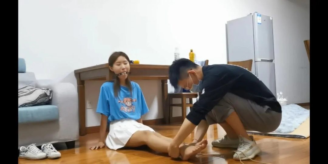 奥特曼甘然定拍 下集 裸足足底 口水滴落-3