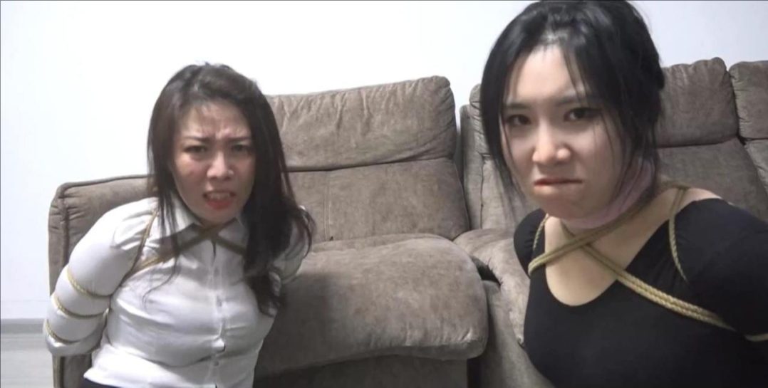 逍遥定制：《母女劫难》下 母女二人被入室歹徒捆绑折磨-2