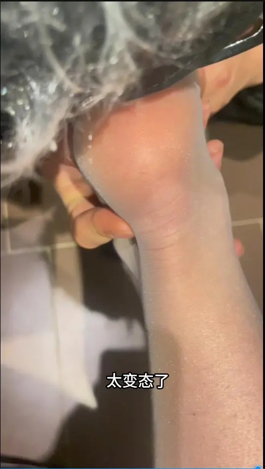 新年重磅.丝足旗袍姐姐竟反向羞辱我-7