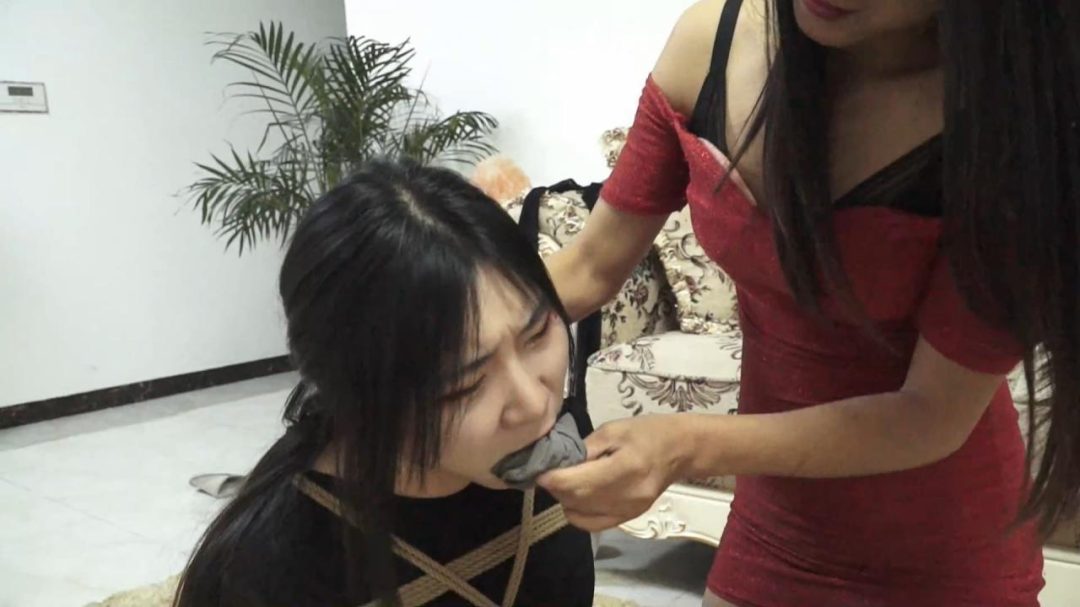 逍遥定拍~套路装死反杀绑架自己的女员工02,原味灰丝塞嘴,迷晕,玉足调戏-7