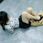 空姐希希在小树林约会,被路过的人发现捆绑