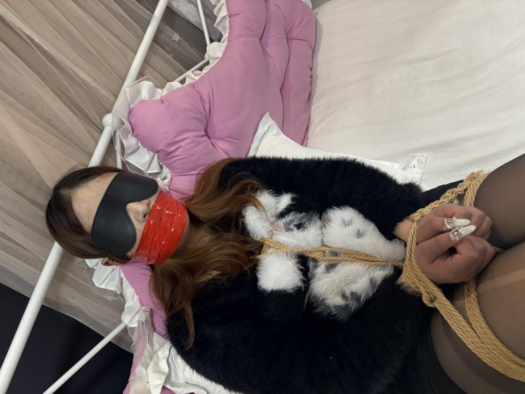 小宁体验2 黑丝+手脚并缚+吊脚+胶带封嘴-4